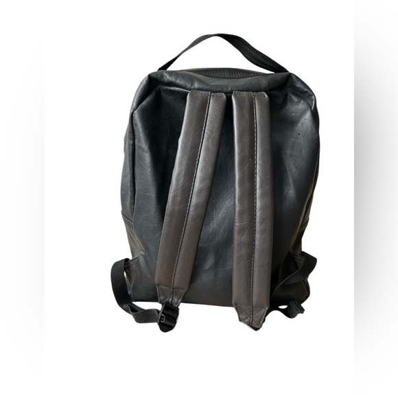 Bugle Boy black vintage vegan leather backpack good pre-owned condition - Picture 3 of 9